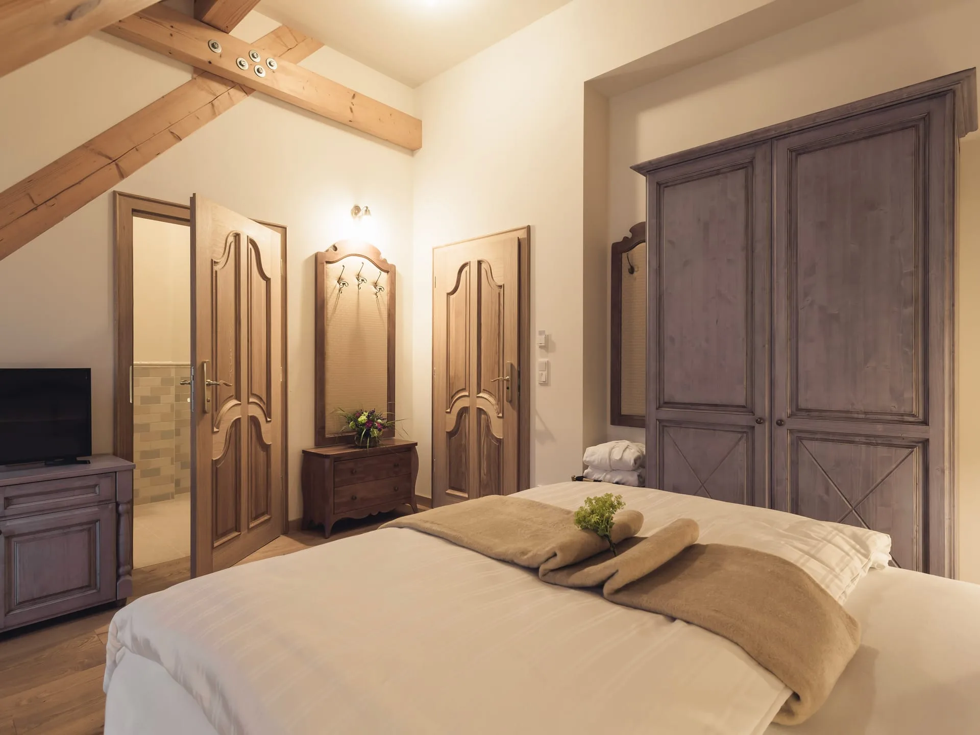 Standard Double Room — Detail